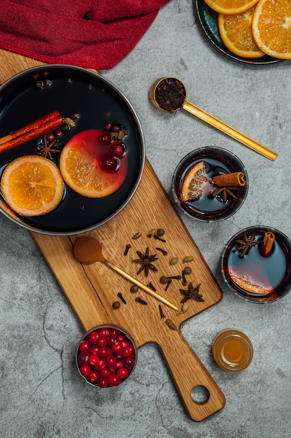 sliced fruits on black ceramic bowl