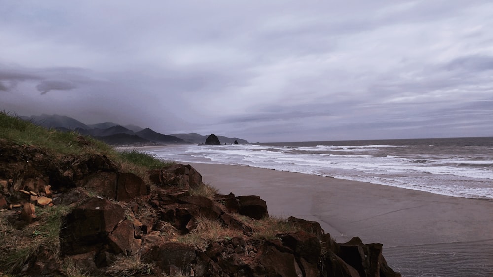 ocean waves crashing on shore during daytime