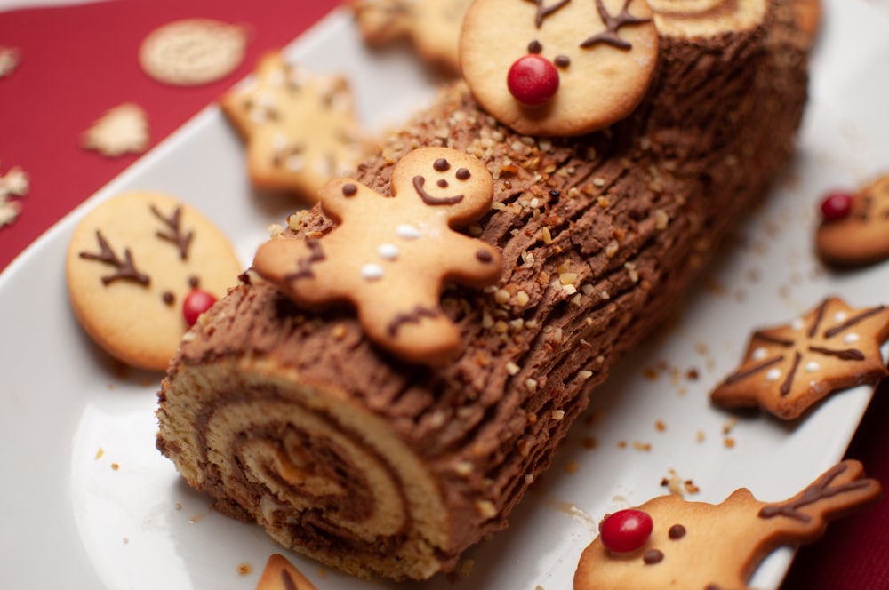 Schwarzbrot mit weißem und schwarzem Panda-Print