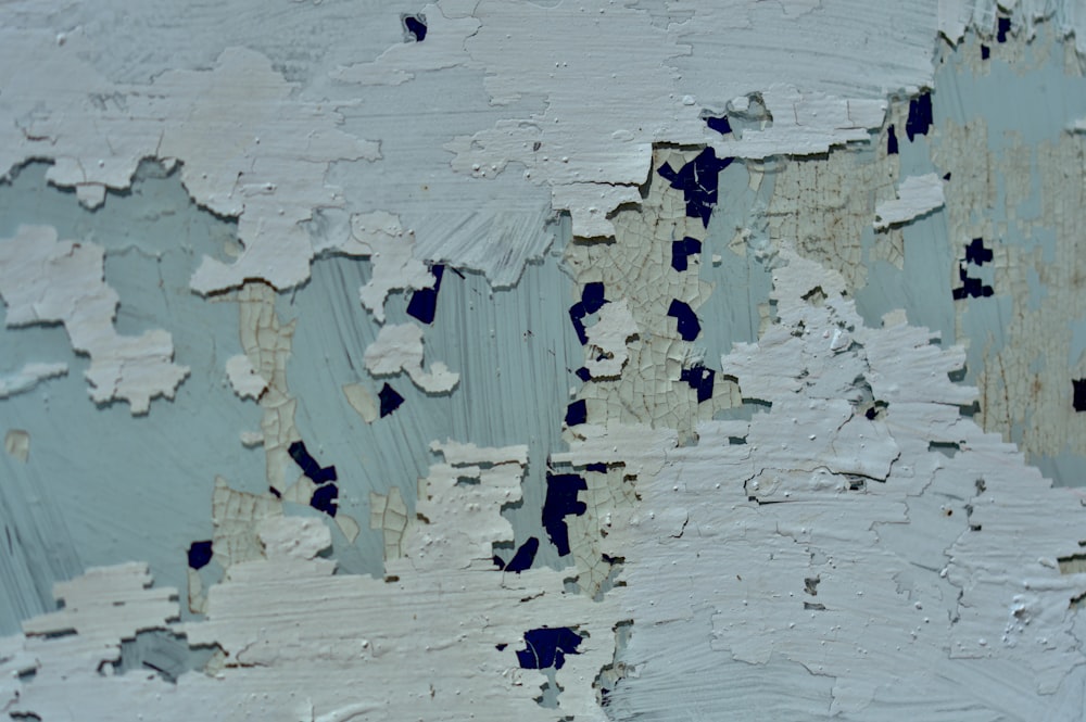 Pintura abstracta blanca y azul