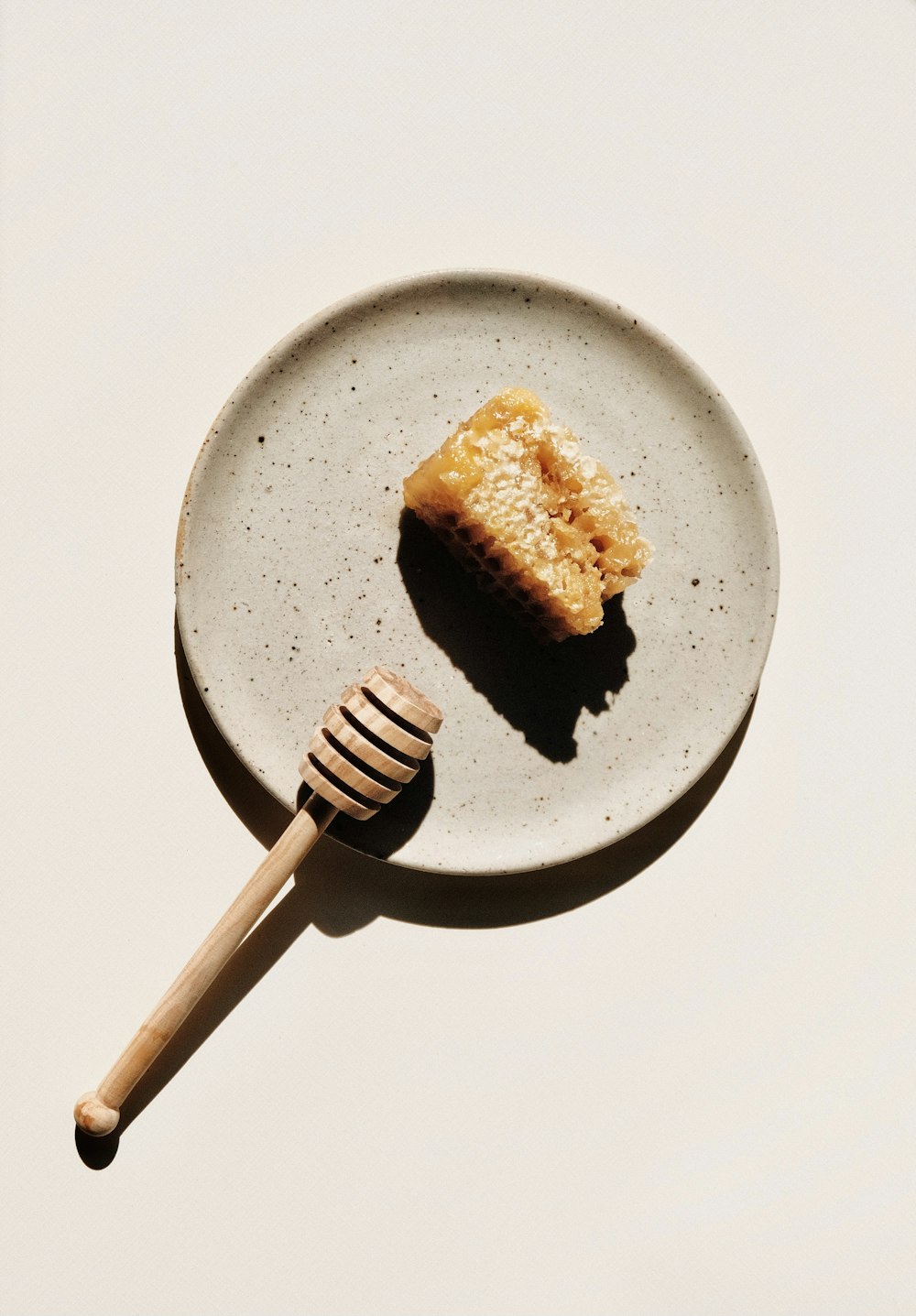 brown bread on black round plate