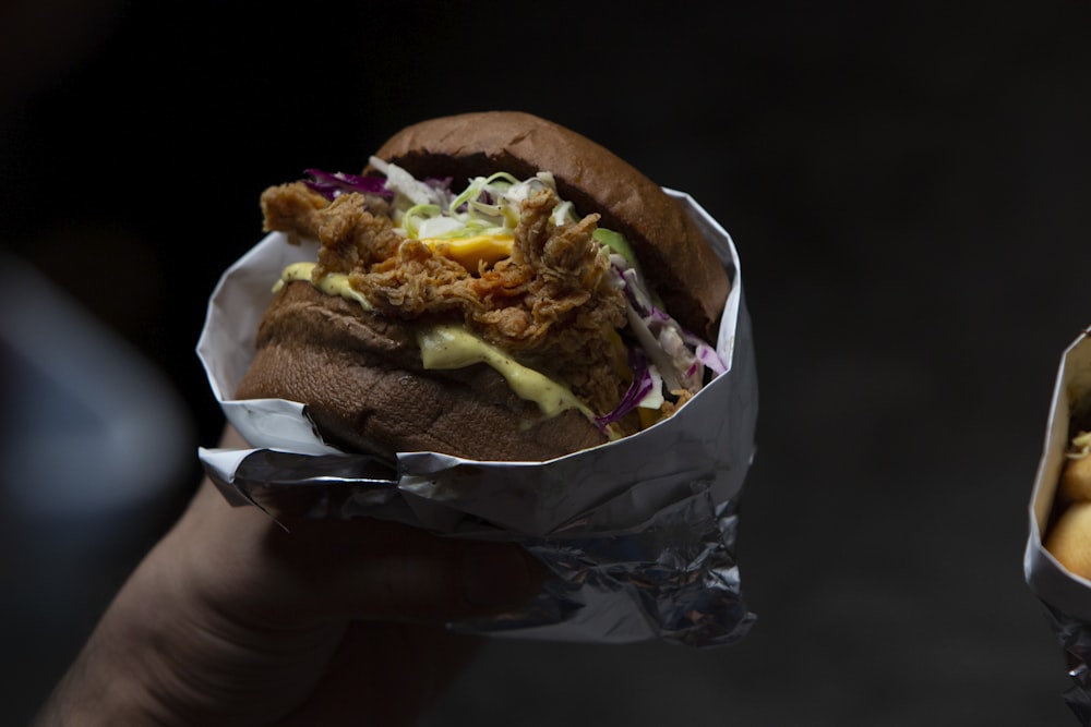 Burger au fromage et à la laitue