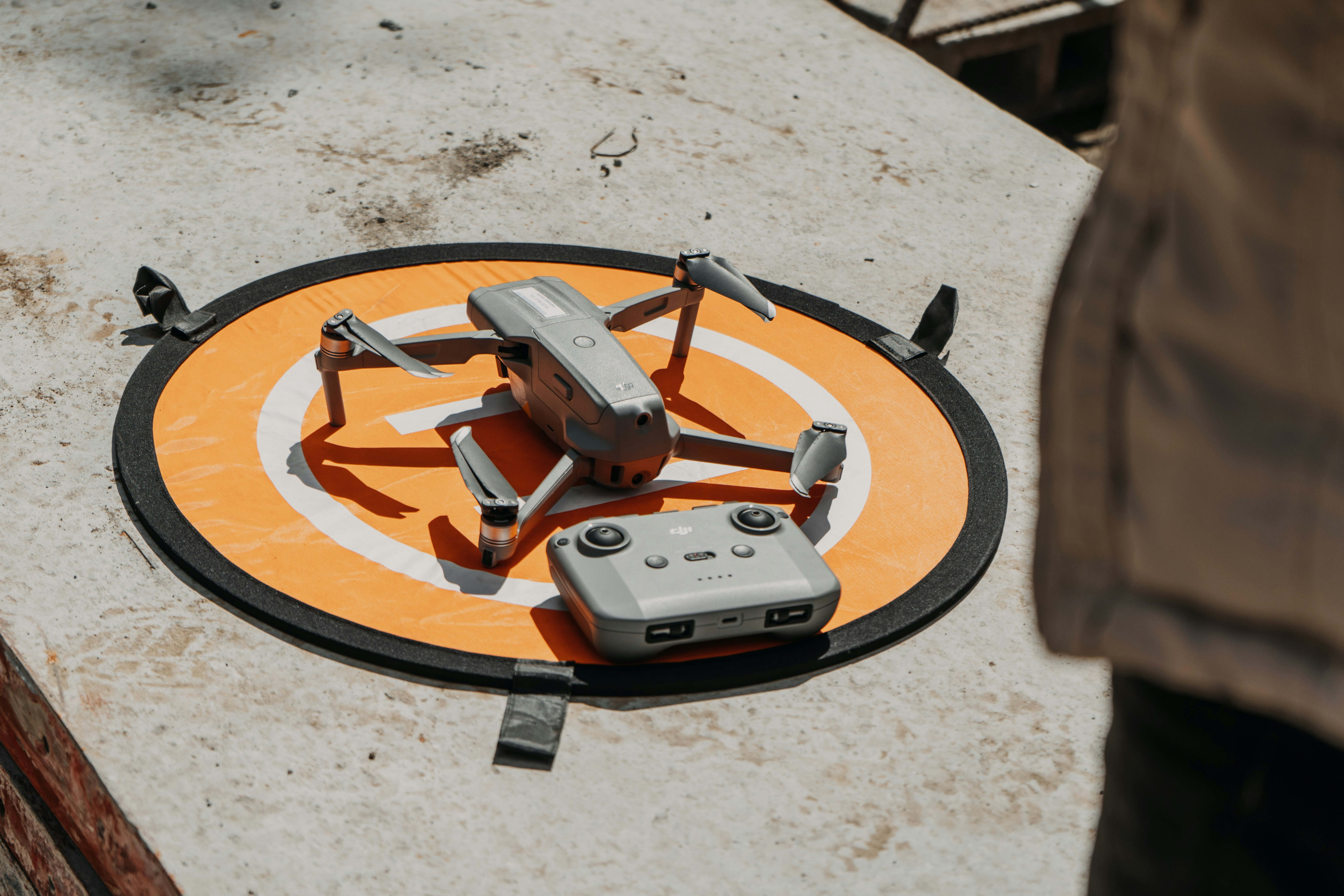 Drone in a bullseyes landing pad // Photo by Shalom de León / Unsplash