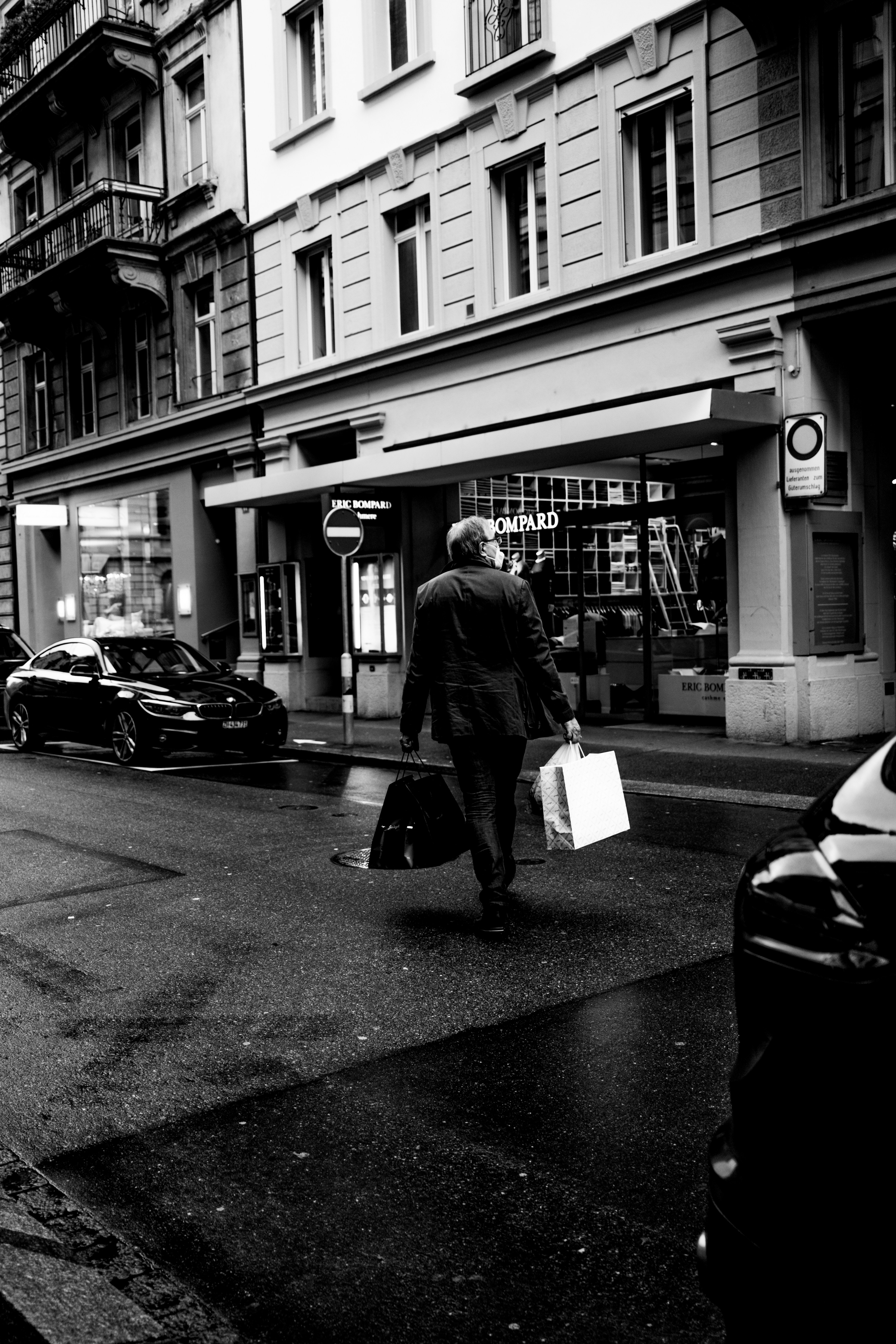 photo-1607768189496-e307ec066761?ixid=MnwxMjA3fDB8MXxzZWFyY2h8ODJ8fGJhZ3N8ZW58MHx8fHwxNjE3OTM2Mzg0&ixlib=rb-1.2.1