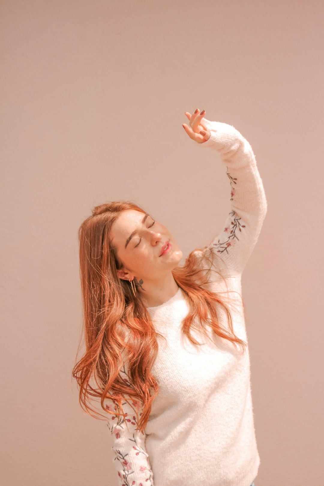 woman in white long sleeve shirt