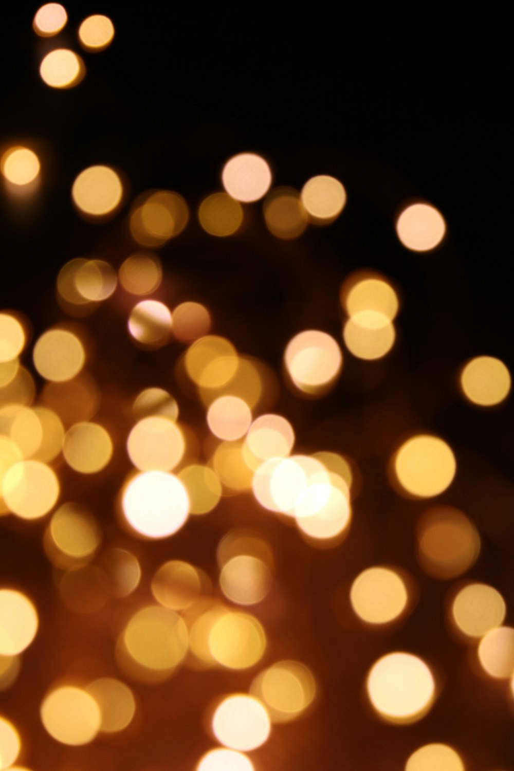 yellow and white bokeh lights