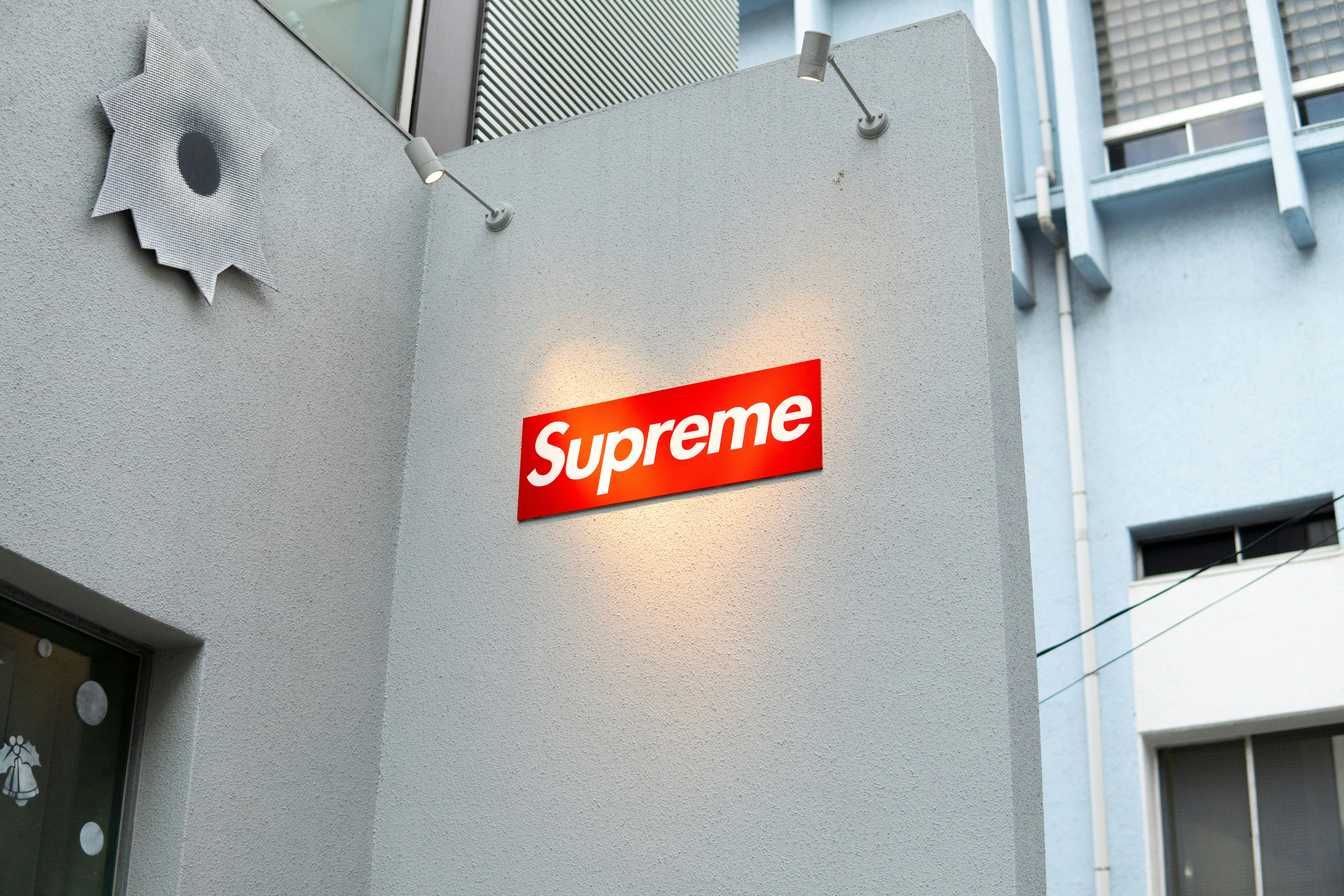 Supreme Wallpapers Free Hd Download 500 Hq Unsplash