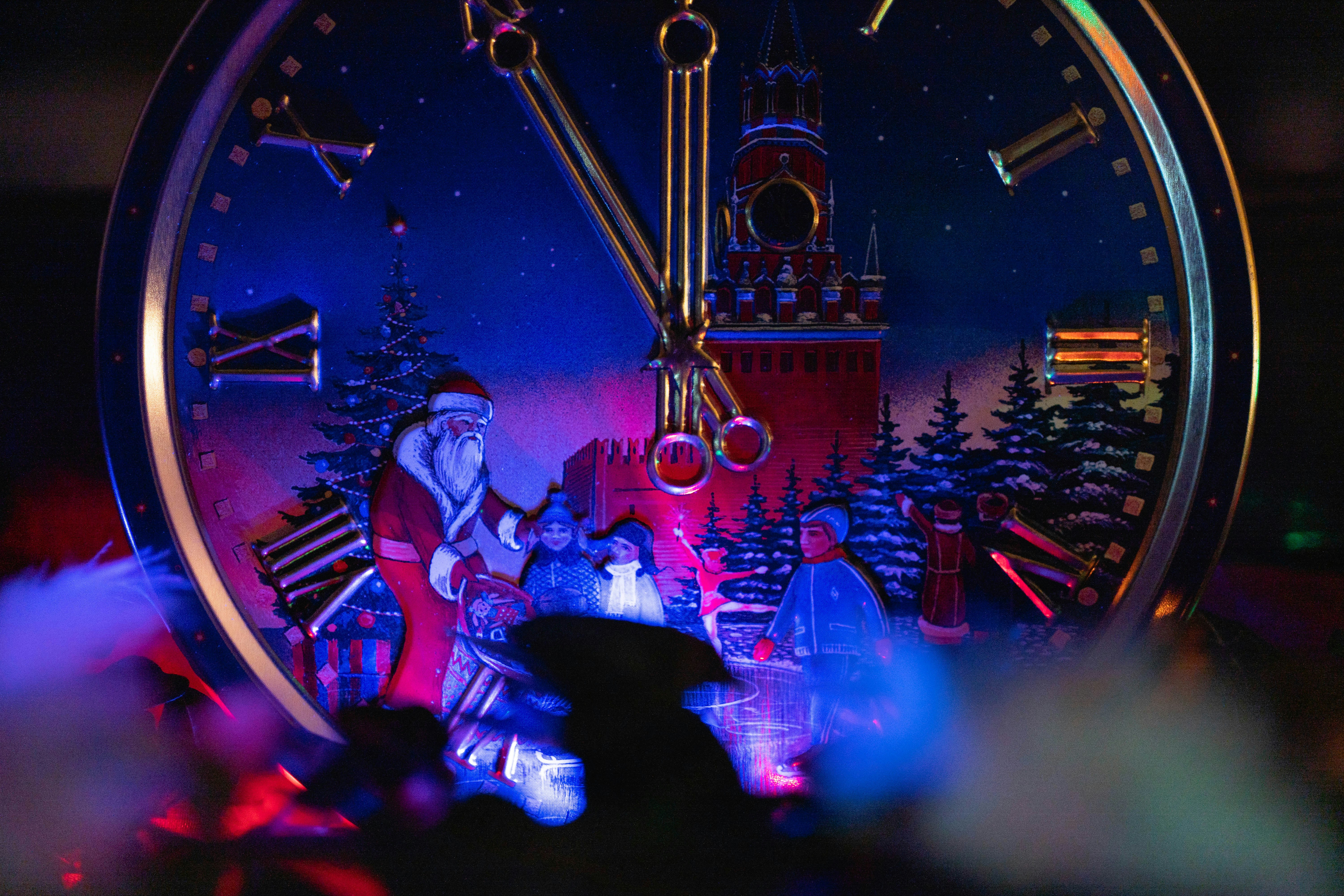 Fotomural people standing on stage with lights turned on during night time