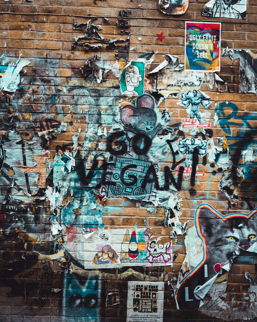 blue and white graffiti on wall