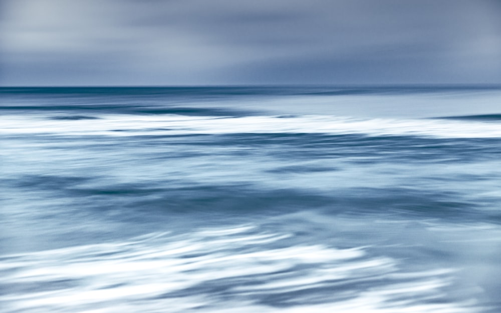 ocean waves under cloudy sky during daytime