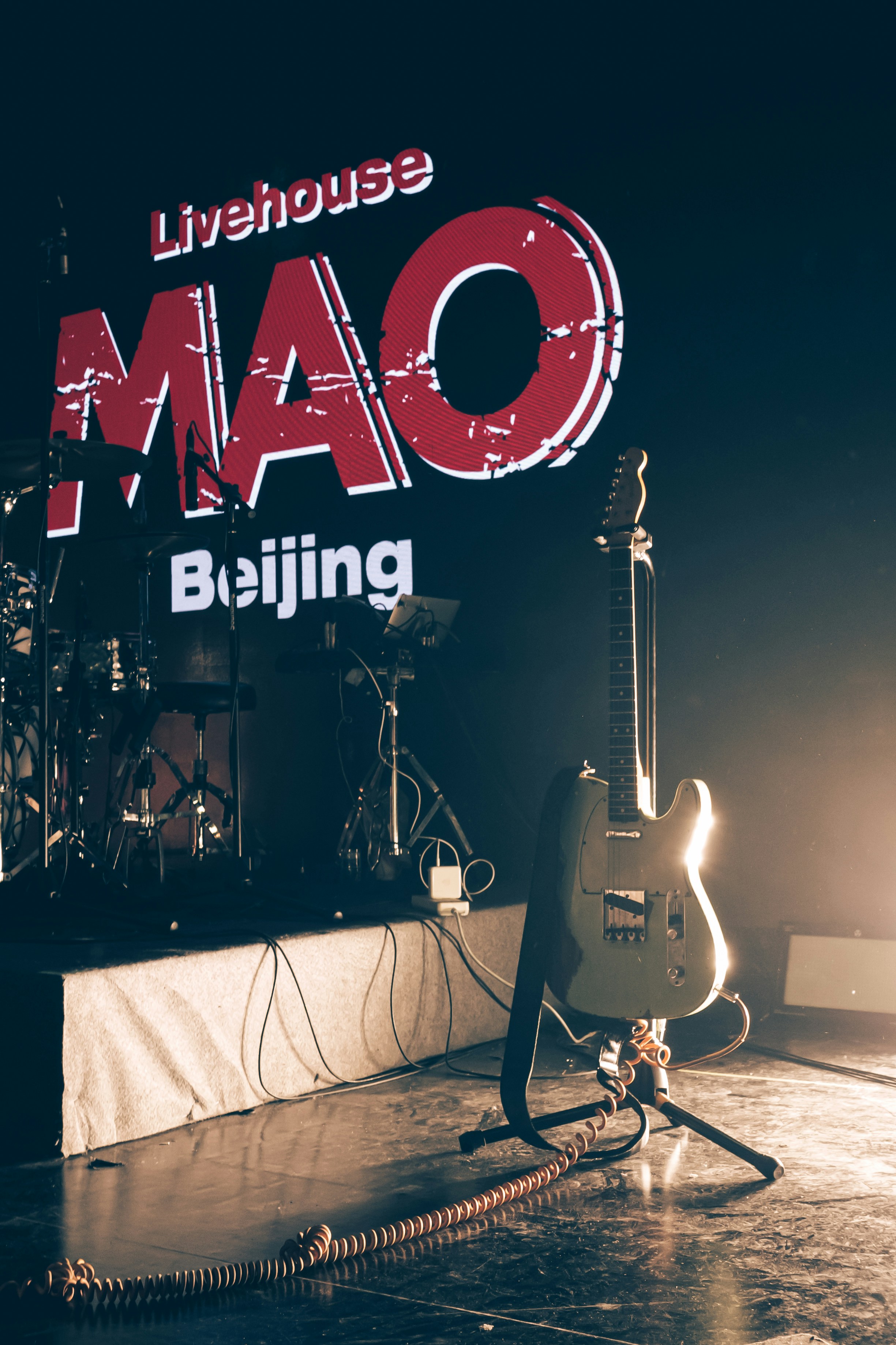Does Ha Long Bay have proper nightclubs?