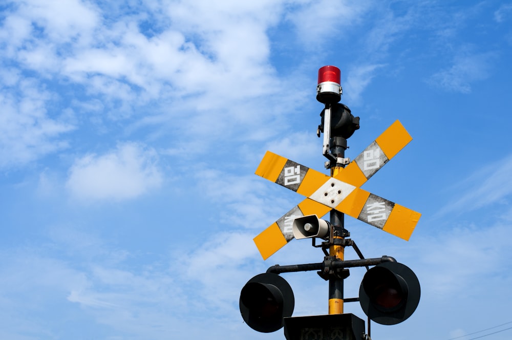 black and yellow street light under blue sky during daytime