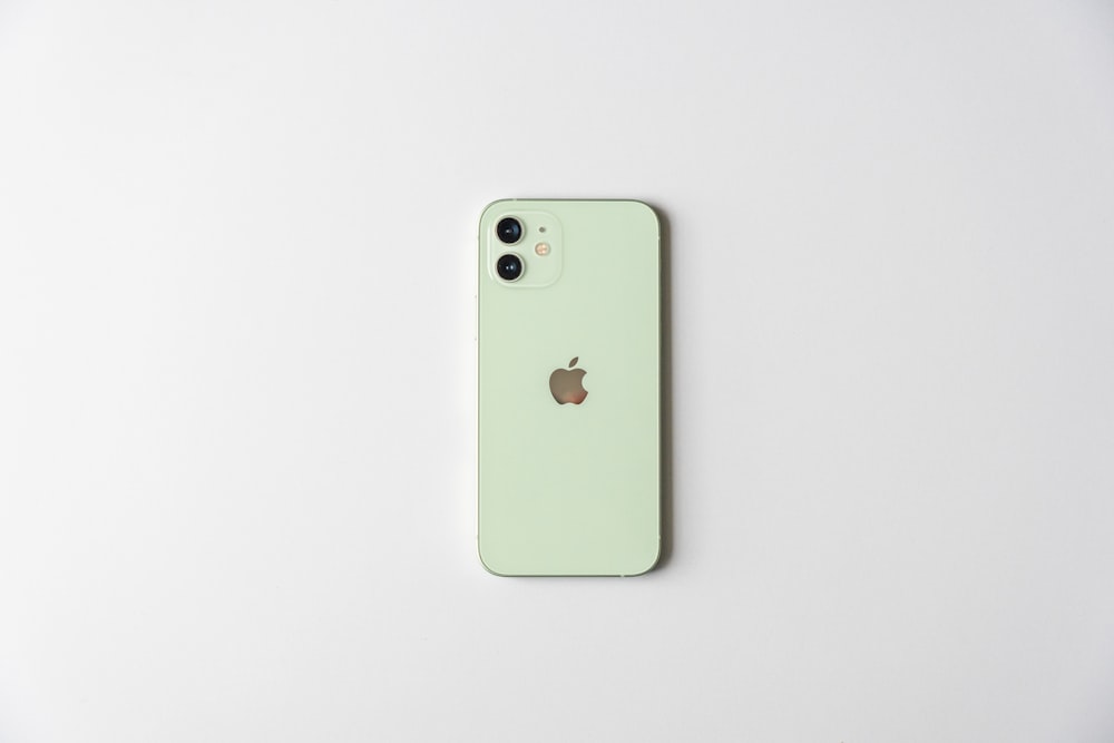 白い表面にゴールドのiPhone 6