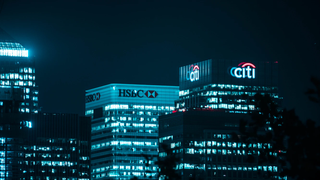 Bank building representing FDIC protection of insured deposits