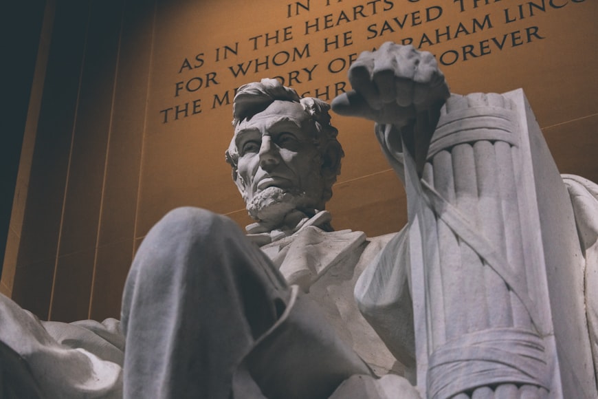 abraham lincoln statue