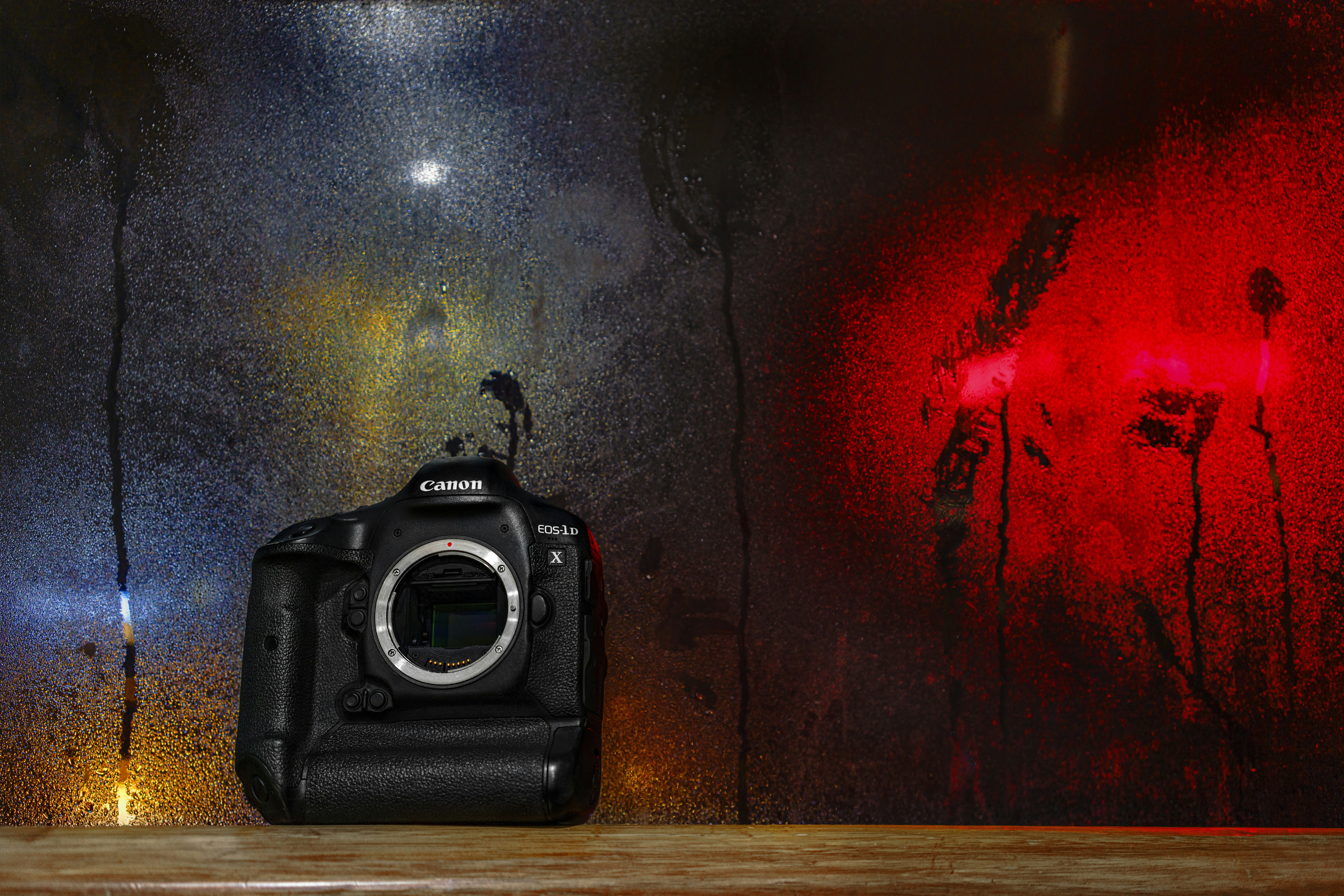 black nikon dslr camera on brown wooden table (Photo by 和国 谢 on Unsplash)
