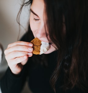 mindful eating a biscuit