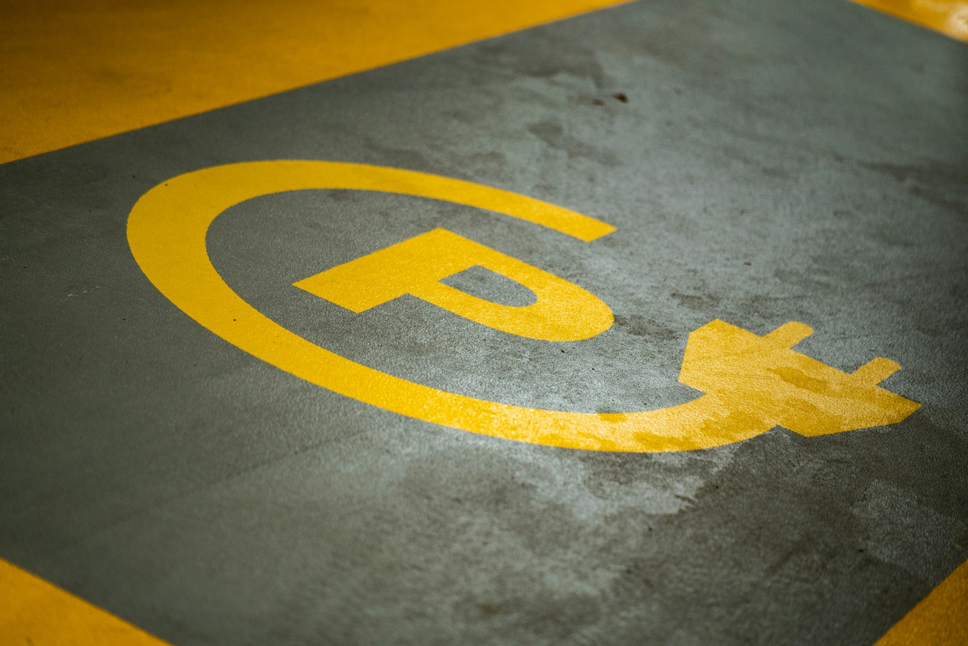Strategies for Optimal EV Charging Infrastructure and Power Allocation in EV Electromobility Networks