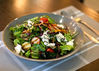 vegetable salad on clear glass bowl