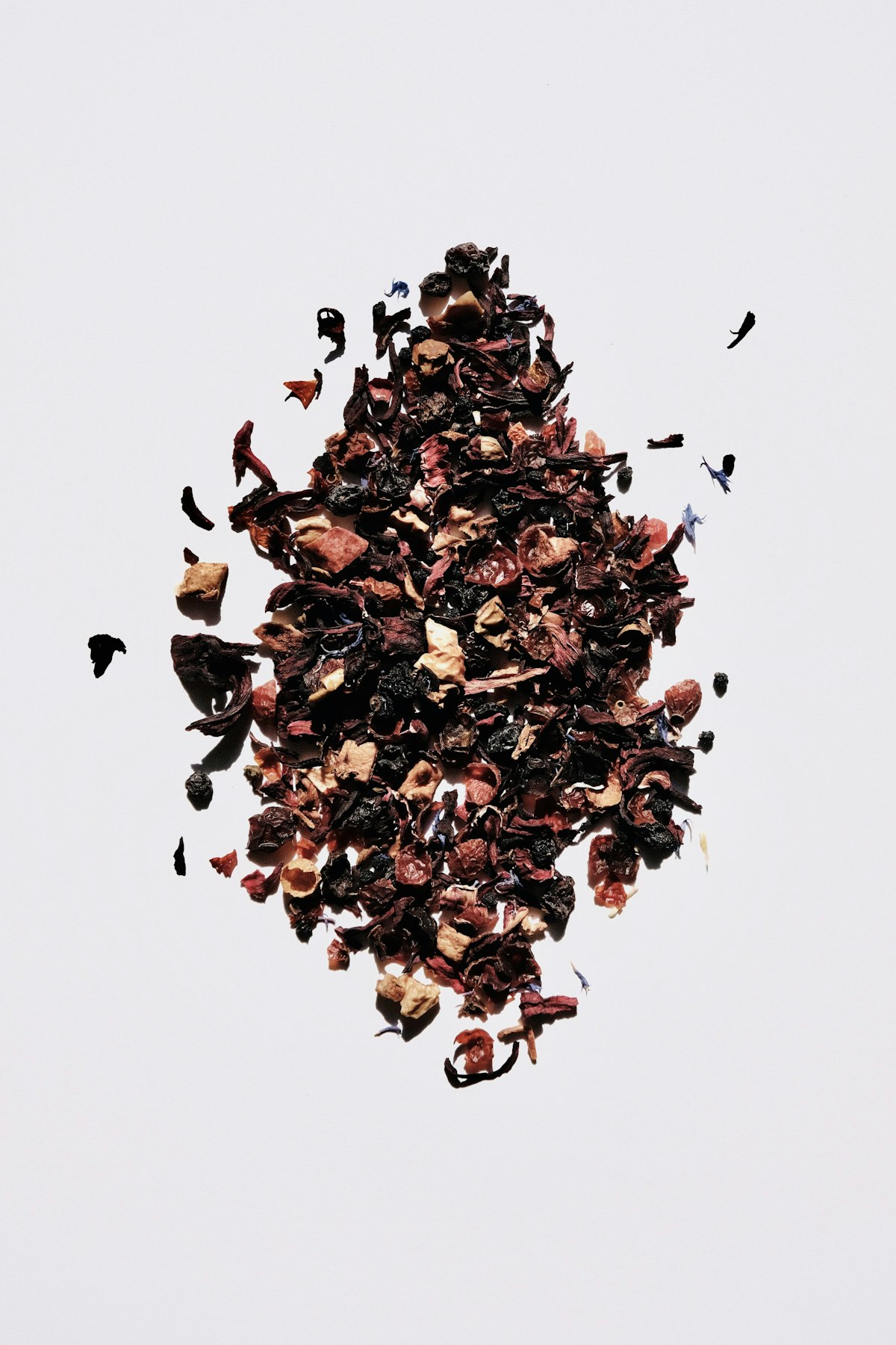 Selection of single-origin loose-leaf teas in small tasting bowls