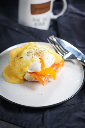 Eggs benedict