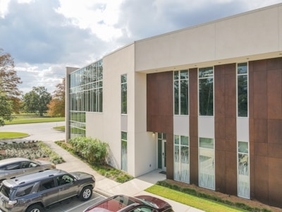 A serene hospital exterior showcasing modern architecture and welcoming environment.
