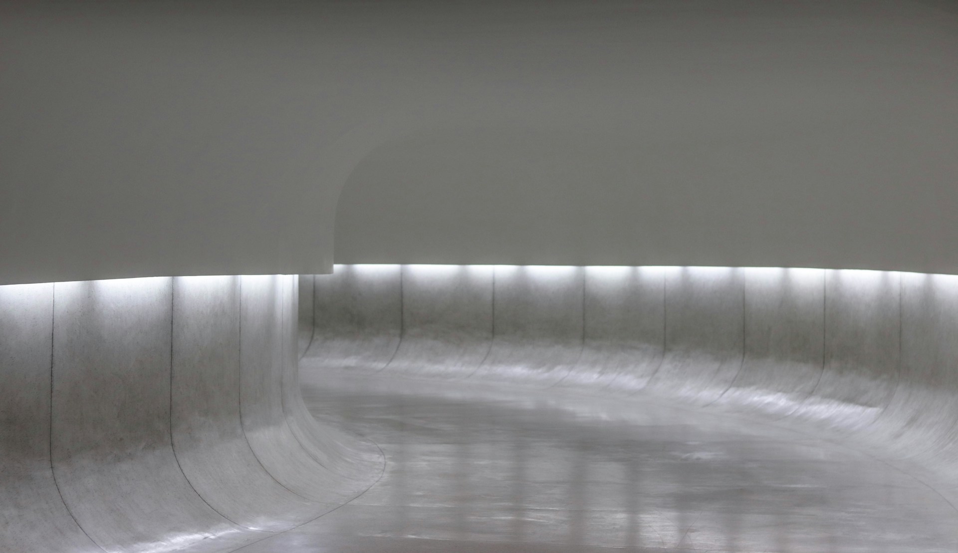 gray computer monitor