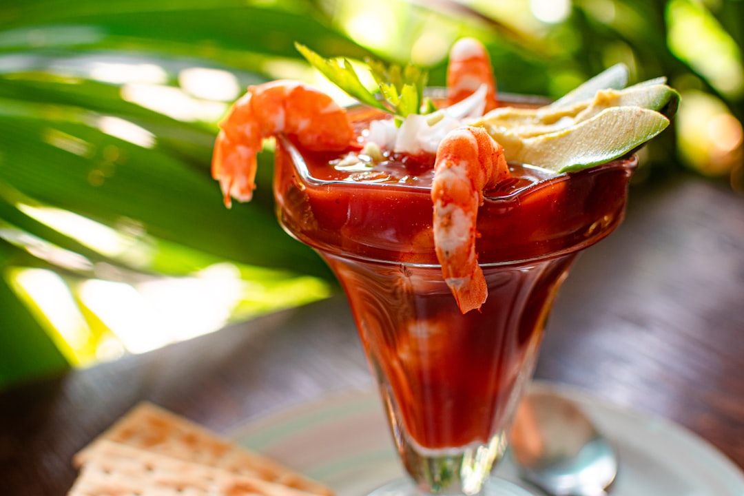 clear drinking glass with red liquid, Cocktail de camarón de Marisquería El Cuatete Enamorado