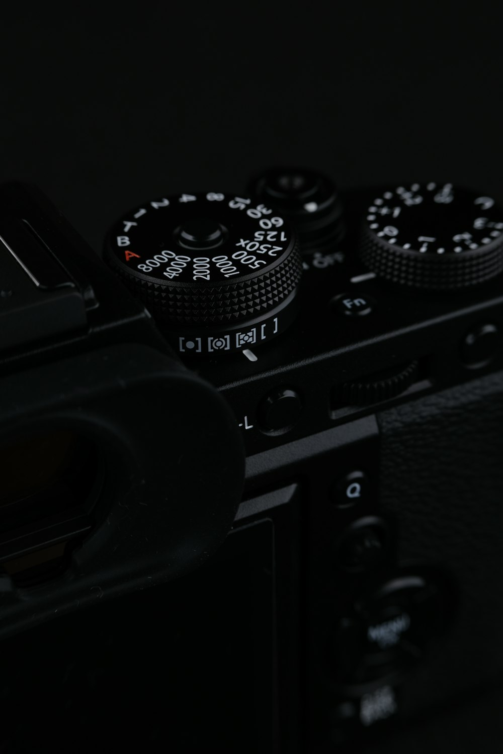 Fotocamera DSLR nera e argento