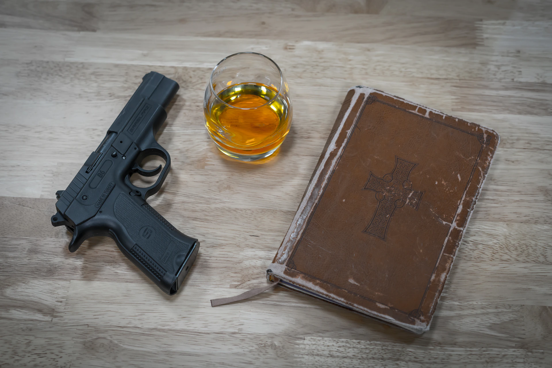 gray computer monitor