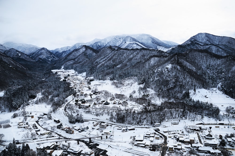 昼間の雪山