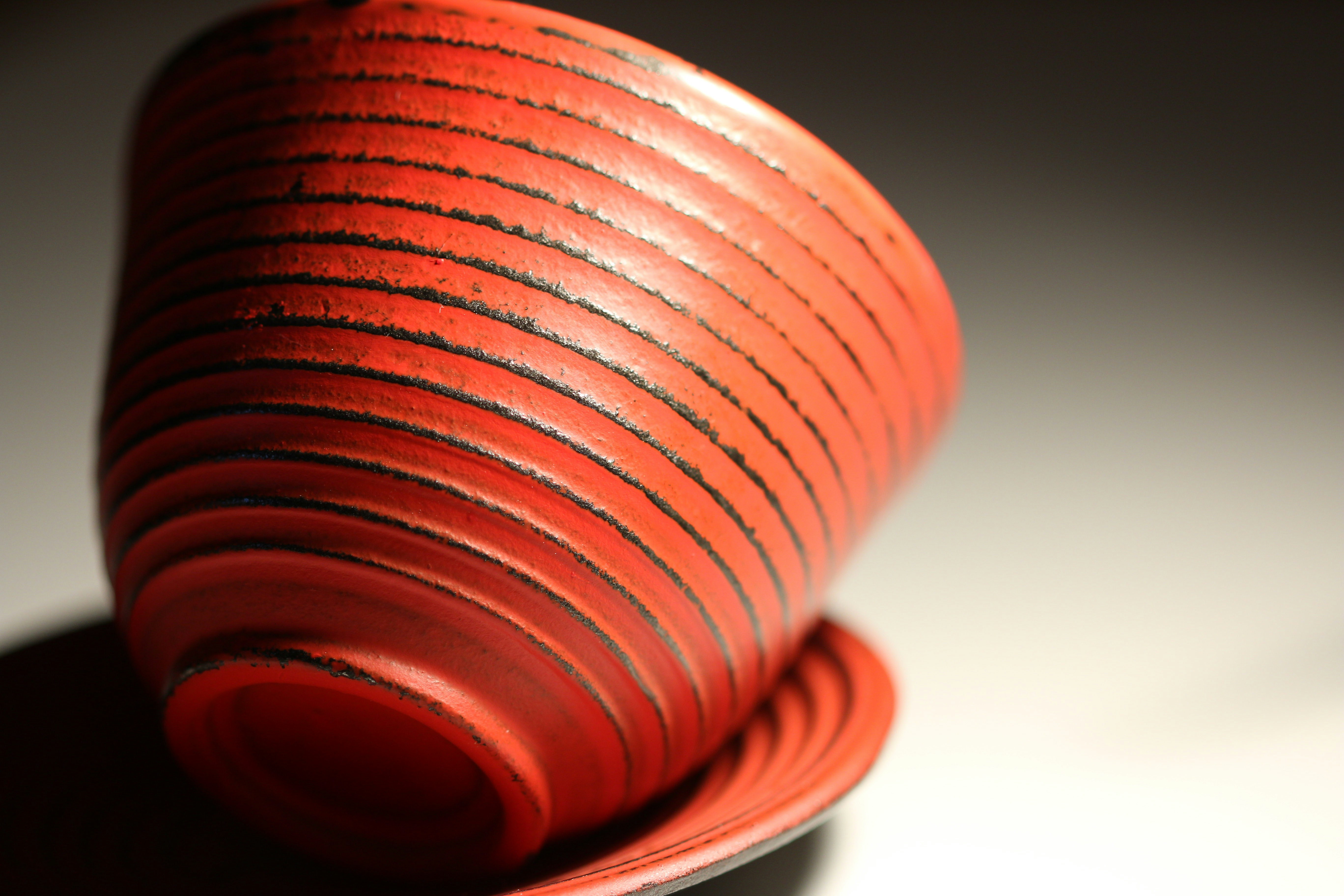 Tasse en grès vibrant