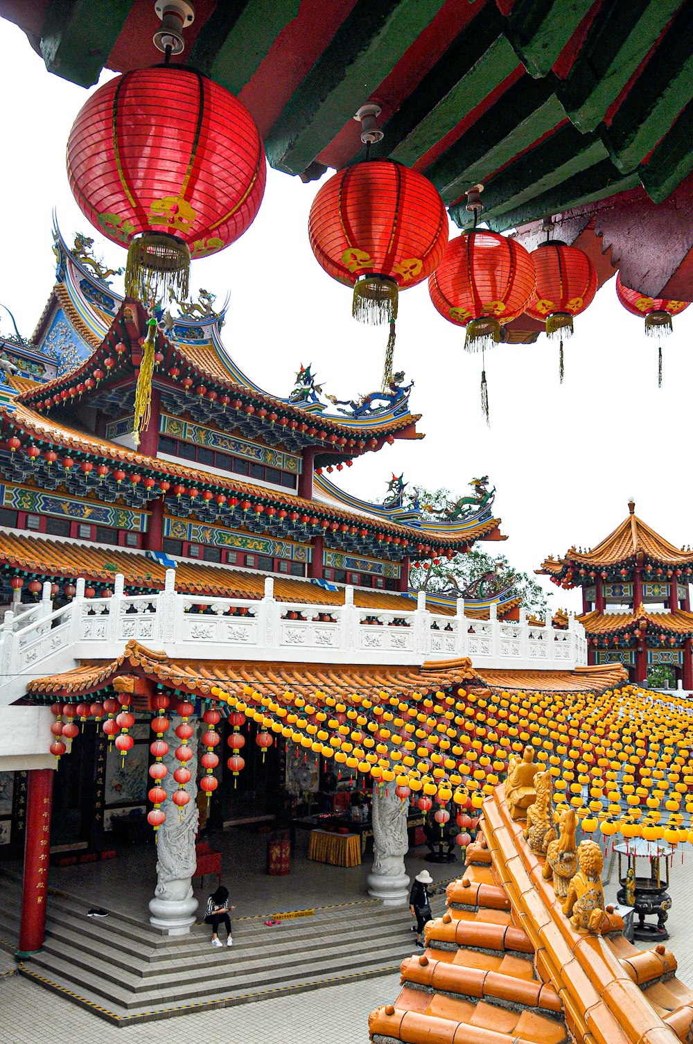 赤と茶色の中国の寺院