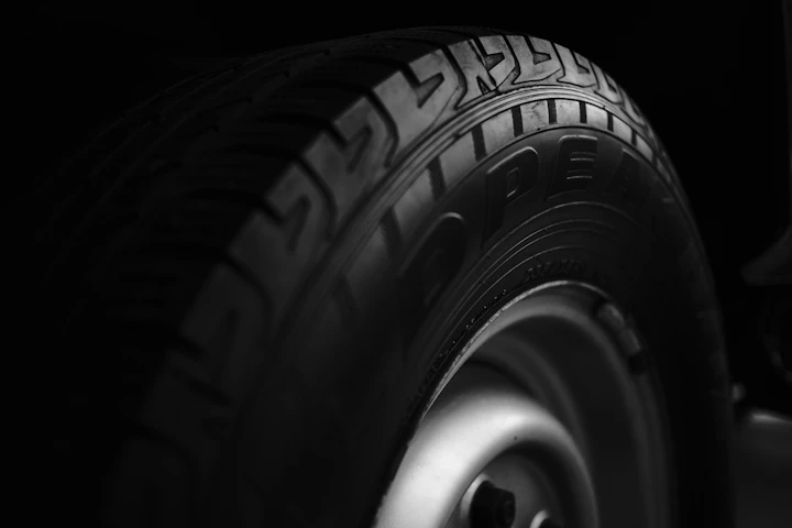 Fahrzeugdetail als Illustration für Wartung und Sicherheit