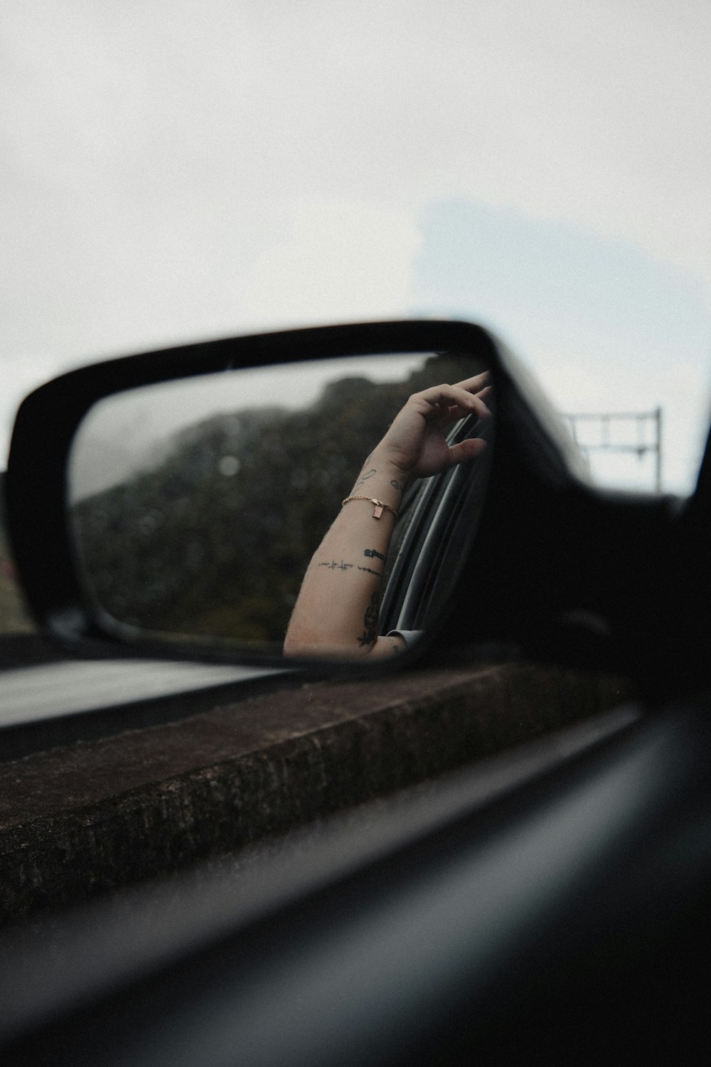 car side mirror showing car photo – Free Grey Image on Unsplash
