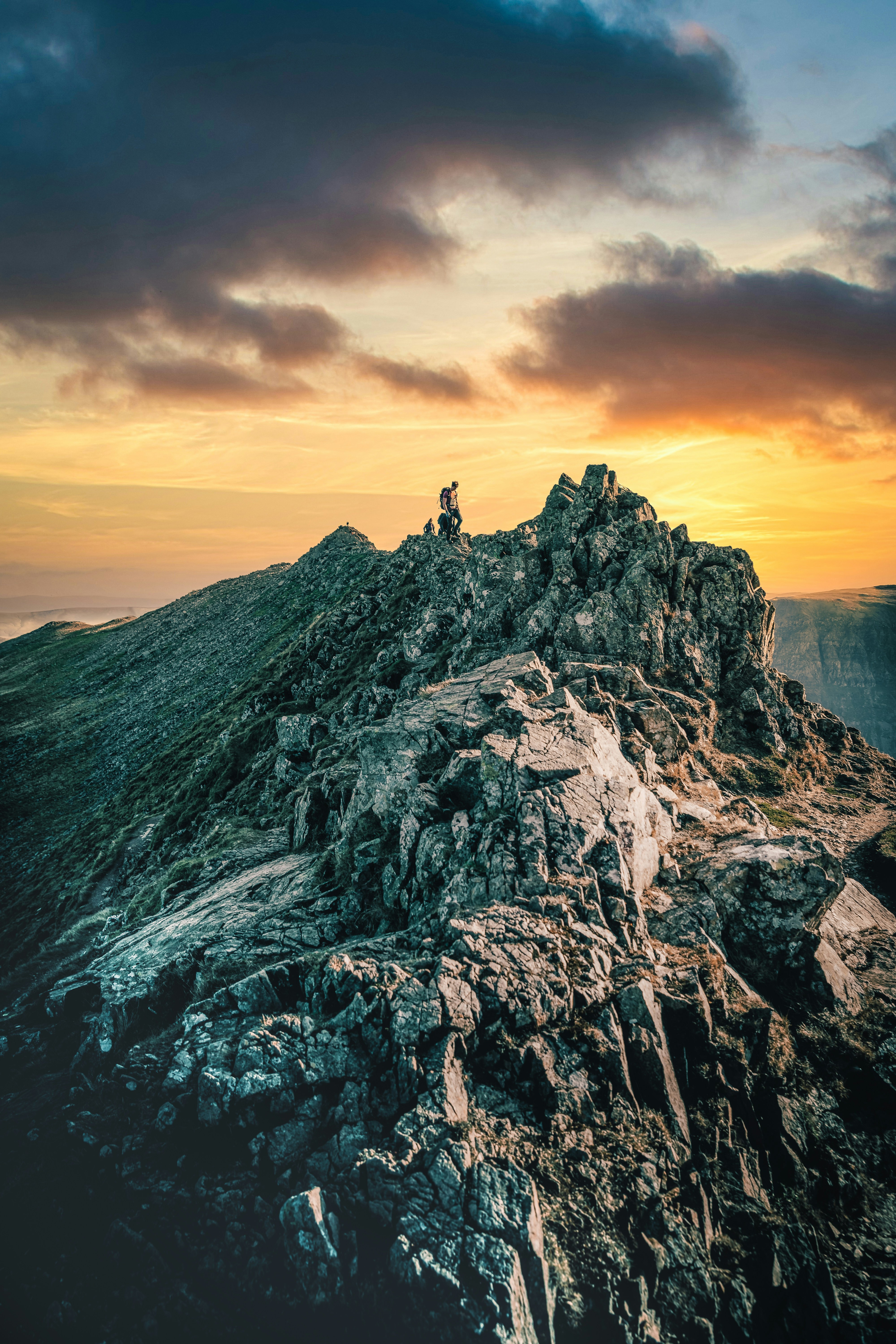 Person standing on rocky mountain during sunset photo – Free Lake district  national park Image on Unsplash, image size:3000x4500