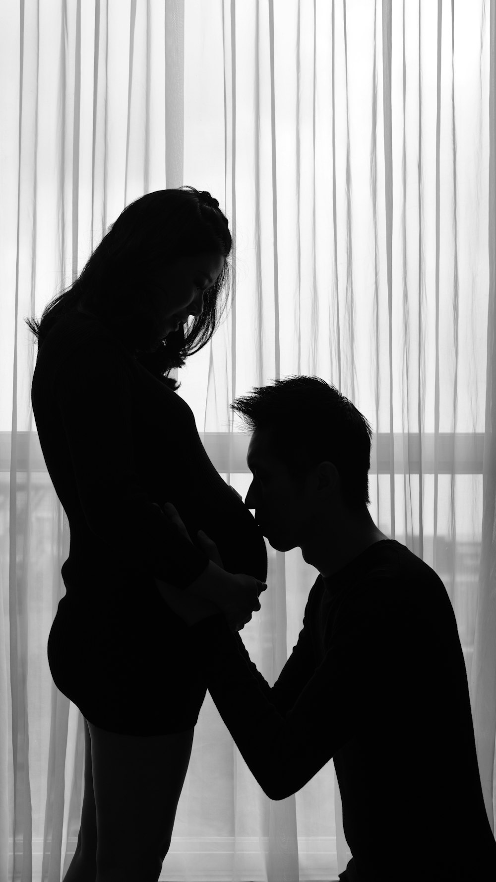 silhouette of man and woman kissing