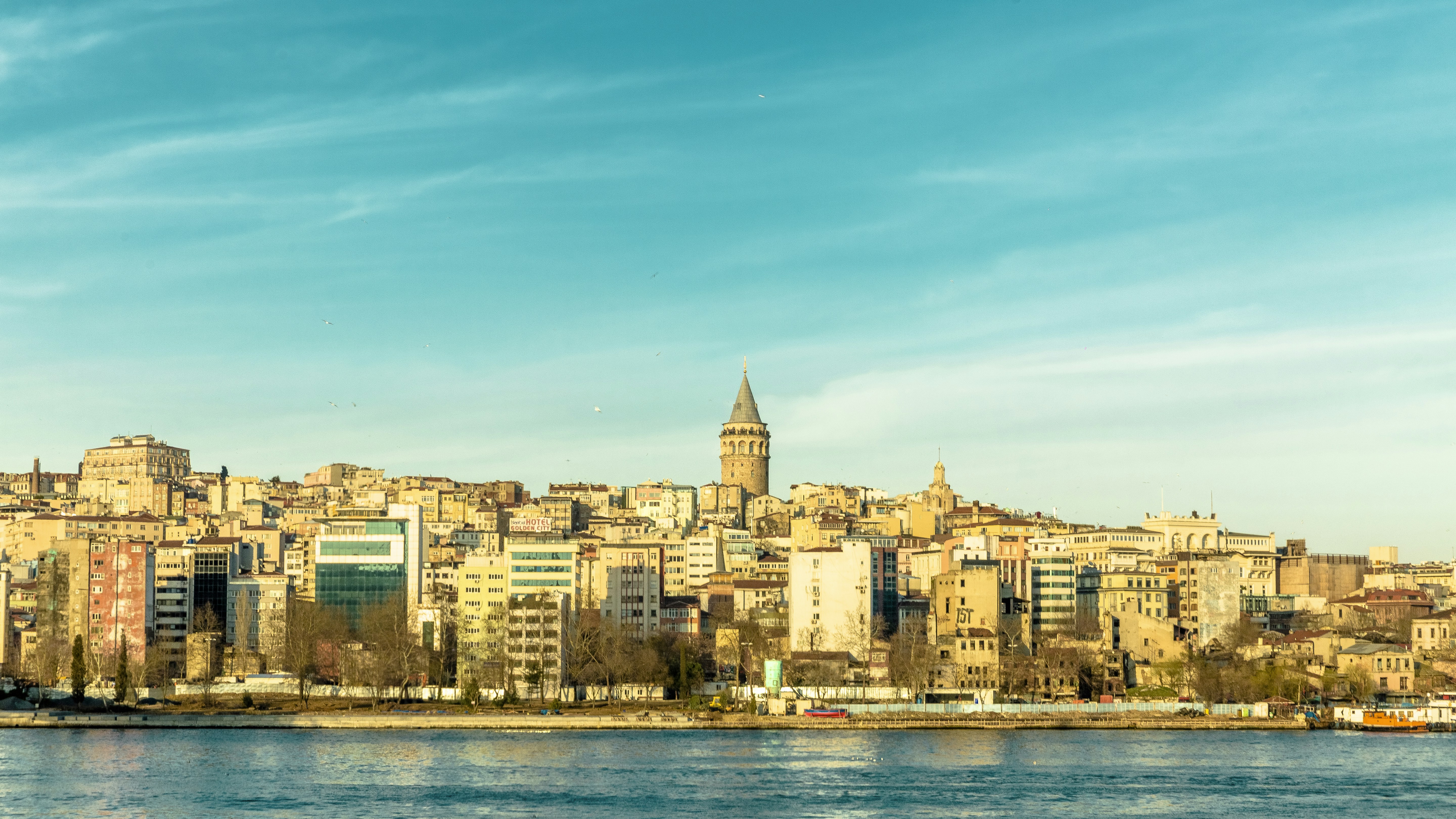 Photo by sinahnyazdi