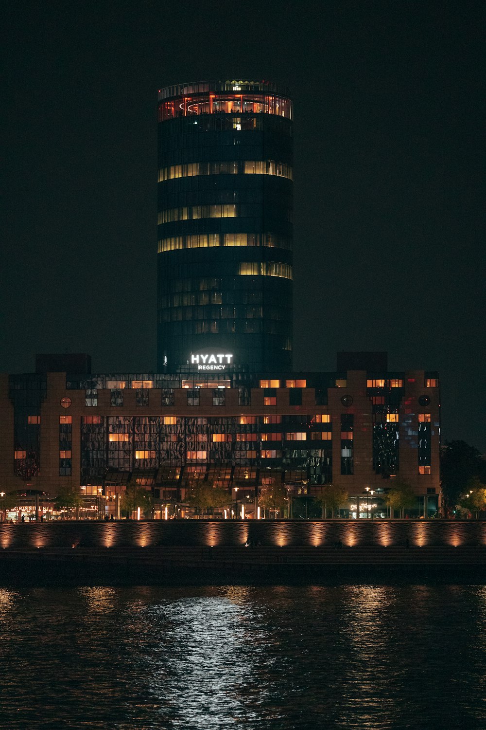 Skyline de la ville pendant la nuit