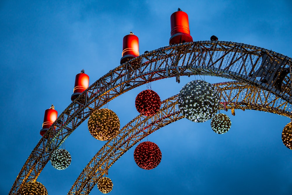 black and red ferris wheel under blue sky