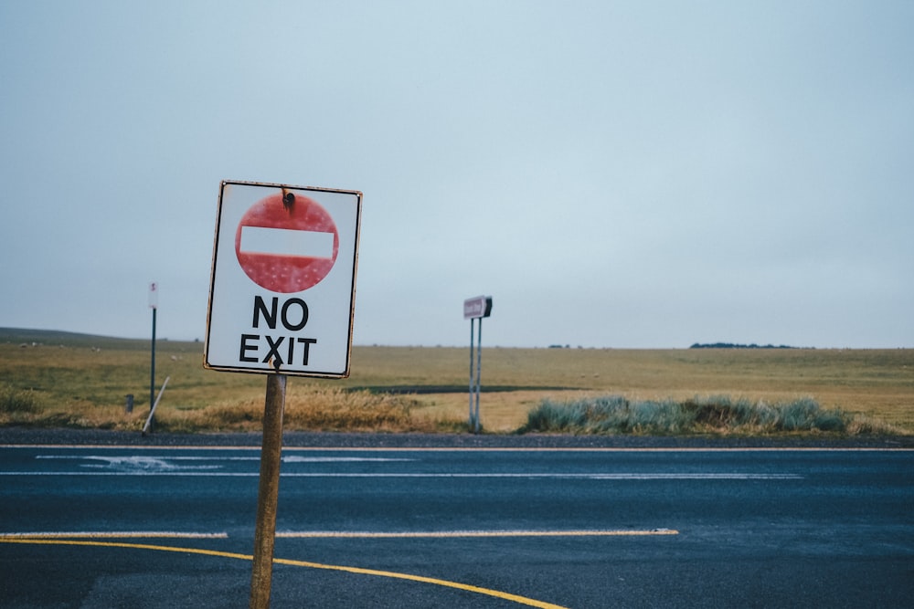 no smoking sign on road