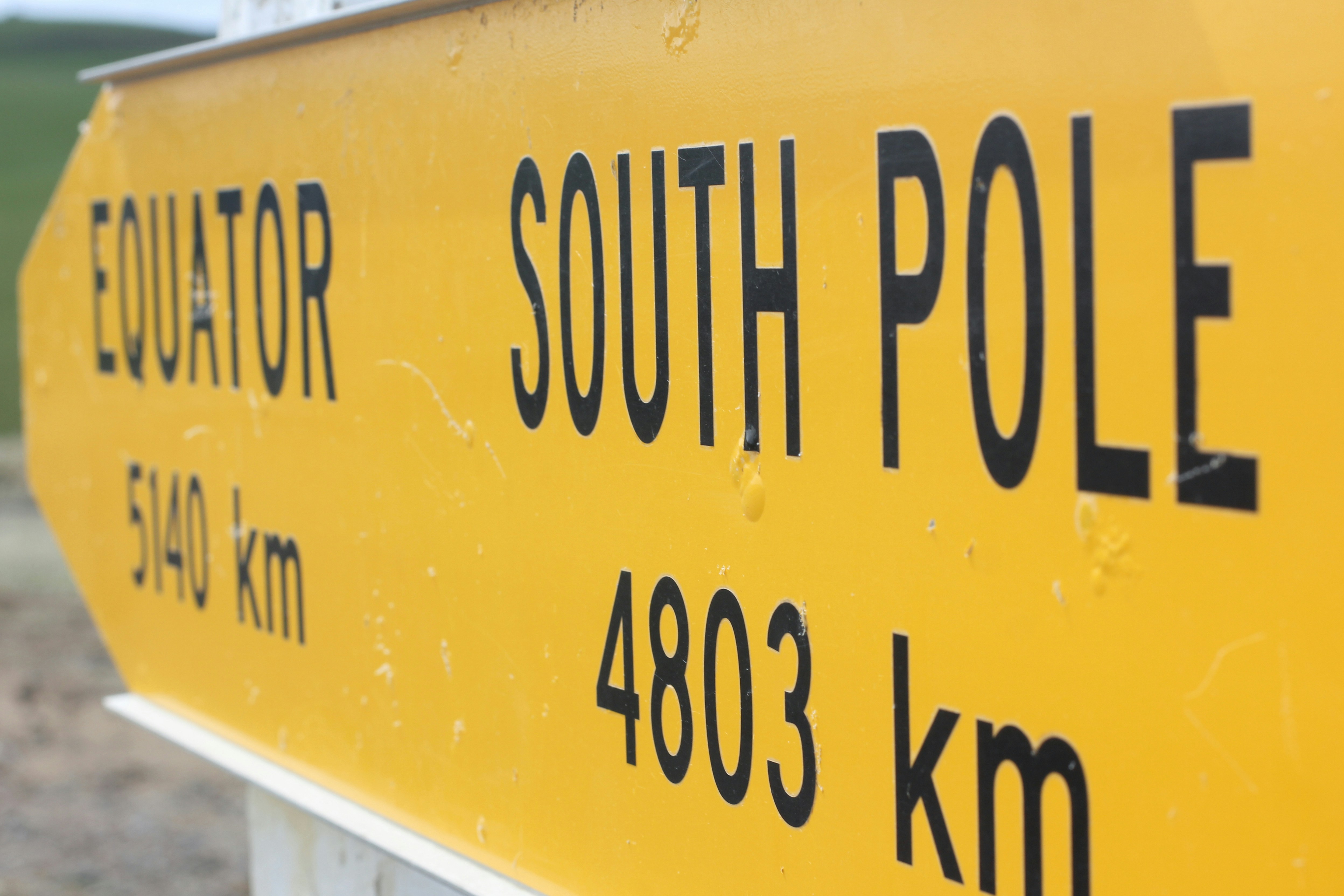 黄色と黒の注意ウェットフロアサイン