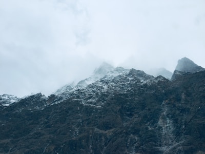 An image illustrating the Himalayan mountains, where shilajit is sourced.