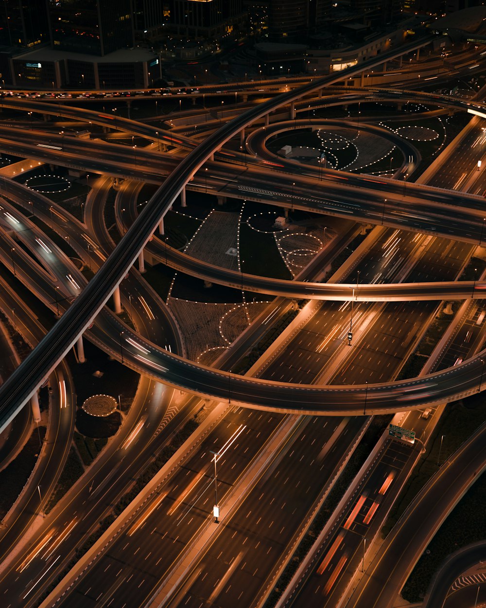 roue de voiture marron et noir