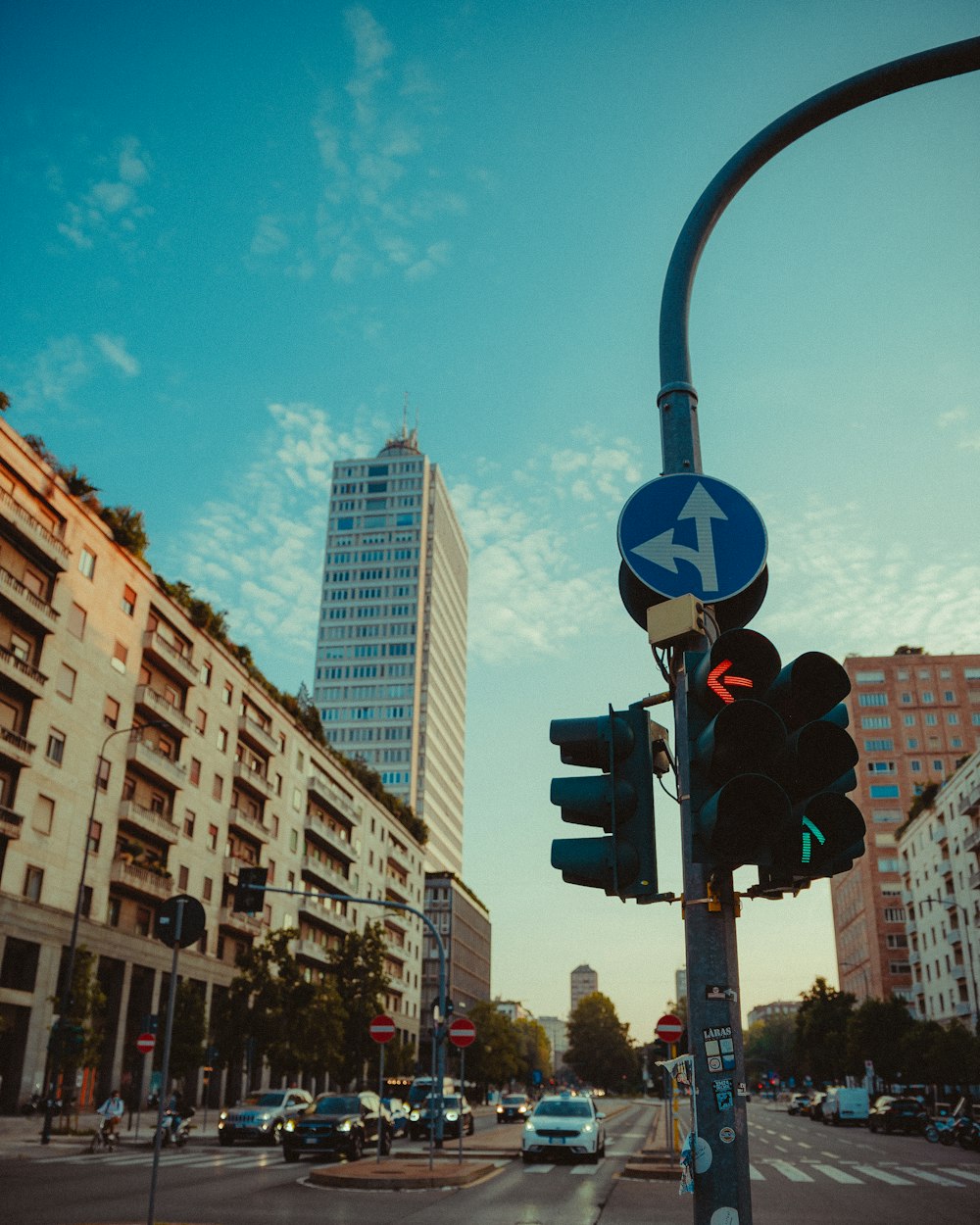 traffic light with no sign