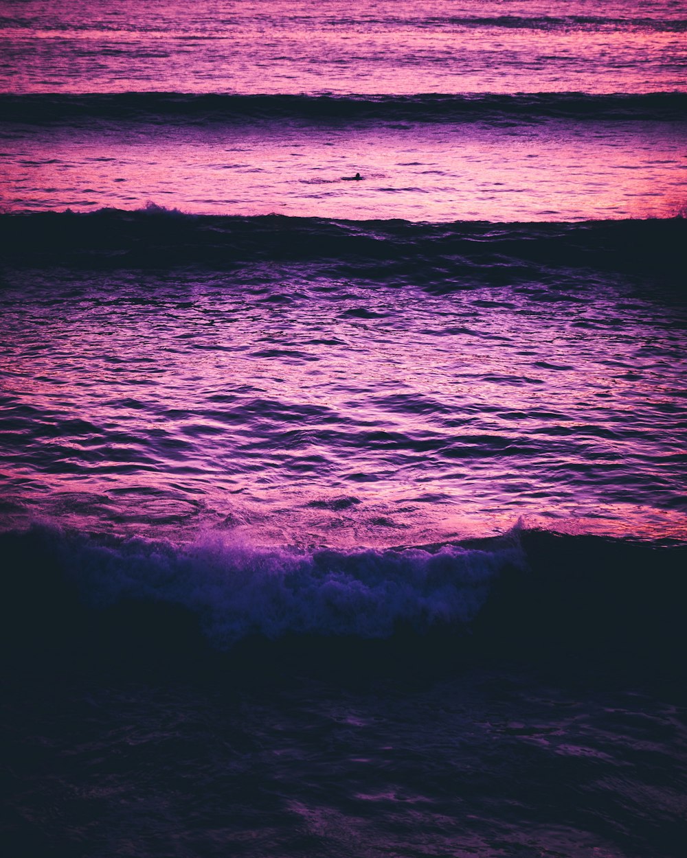 ocean waves crashing on shore during daytime