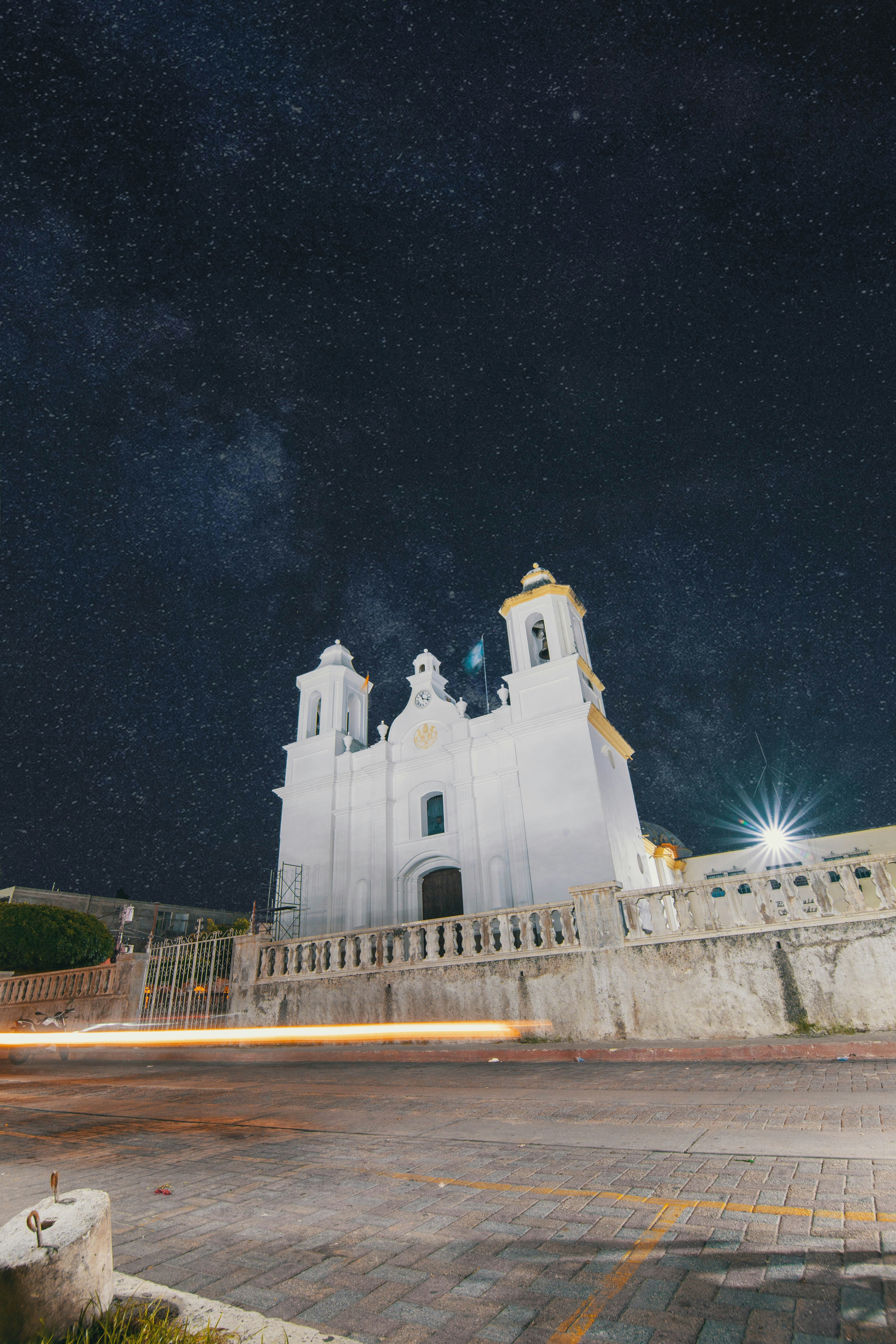 estrellas bajo la iglesia