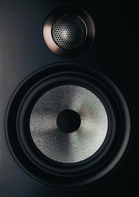 Decken lautsprecher fuer dolby atmos einbau und auswahl — detailed close-up view
