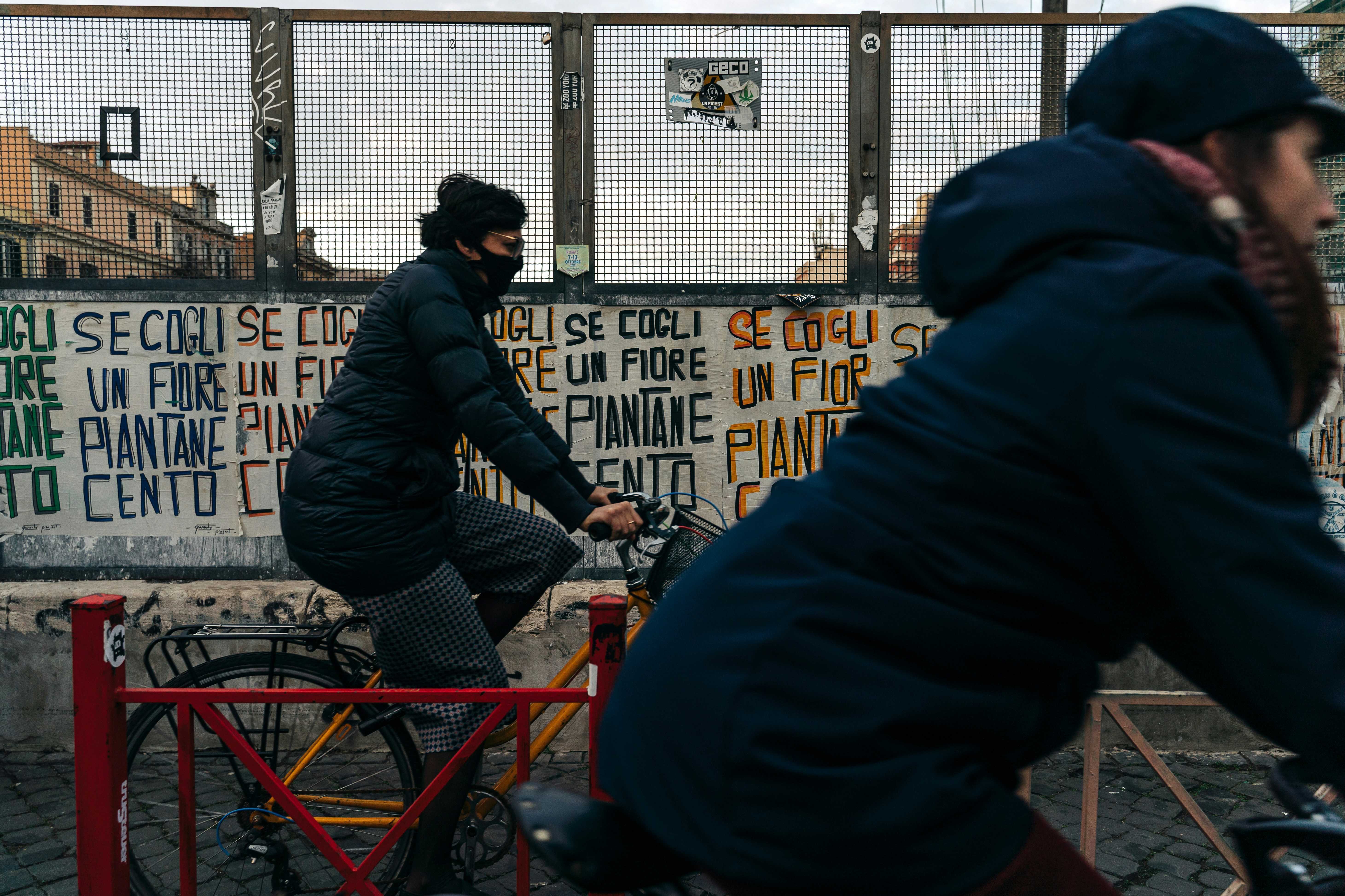 Non aspettiamo più nessuno: come i giovani italiani si stanno costruendo il futuro da soli