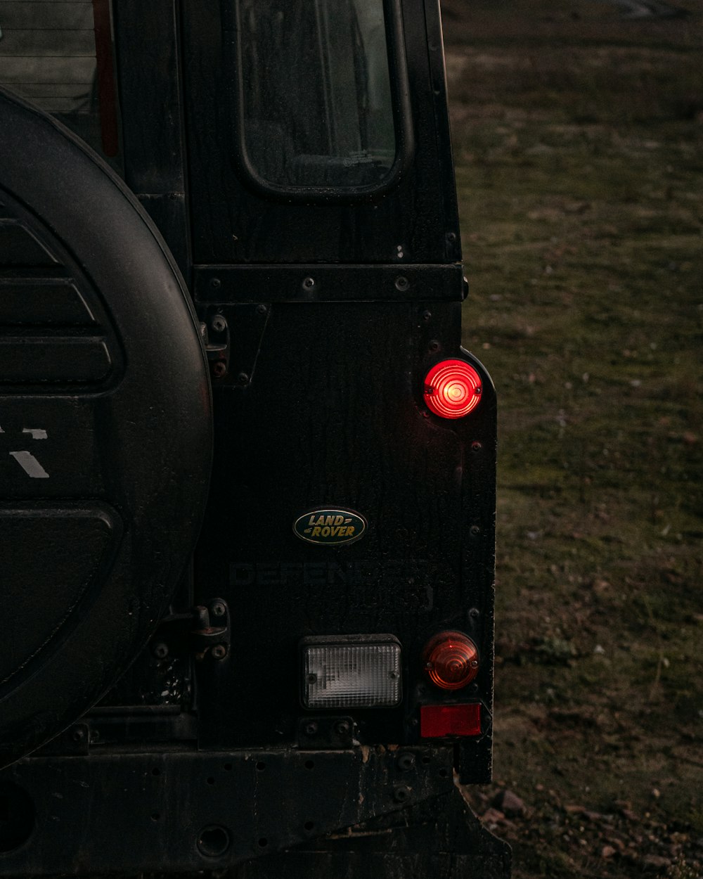 black car with red light